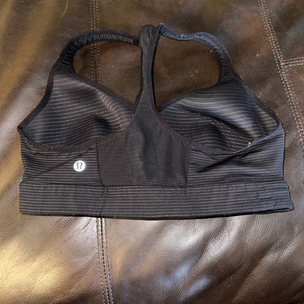 Lululemon sports bra